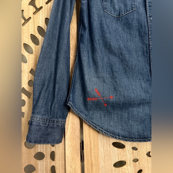 Levi’s Western Embroidered Denim Shirt “million miles away” - Picture 6 of 8
